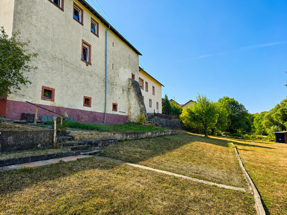 Großzügige Gartenfläche mit vielseitigem Gestaltungspotenzial