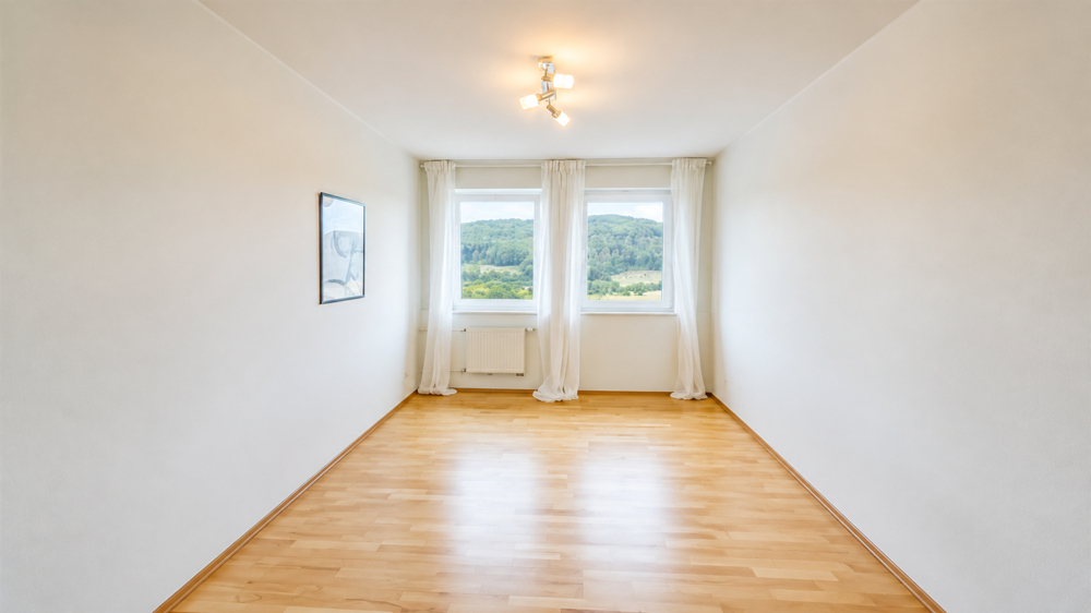 Helles, vielseitig nutzbares Zimmer mit schönem Fernblick