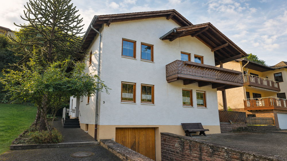 Willkommen im Eigenheim – mit Balkon und eigener Garage