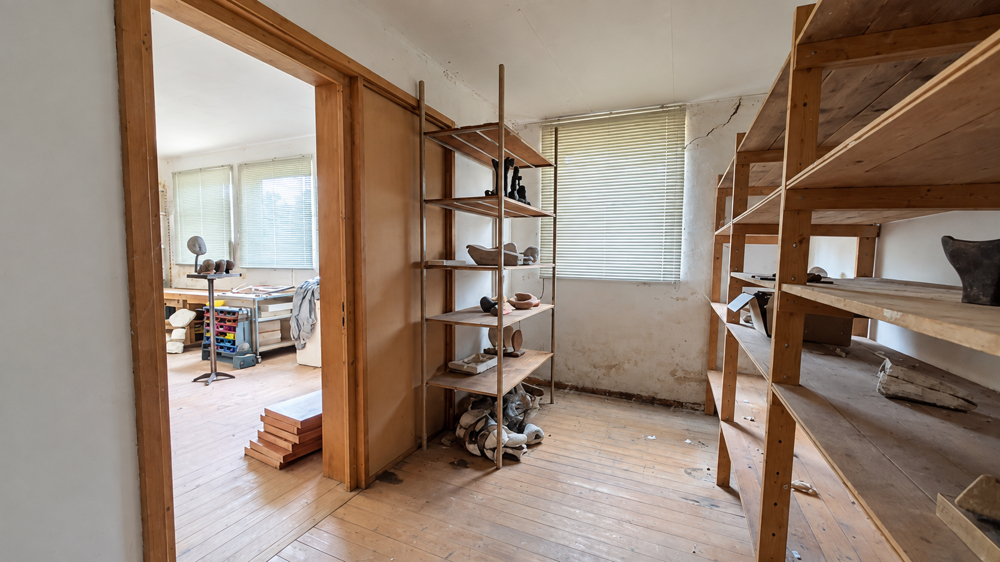 Zusätzlicher Atelier- und Lagerbereich im Nebengebäude