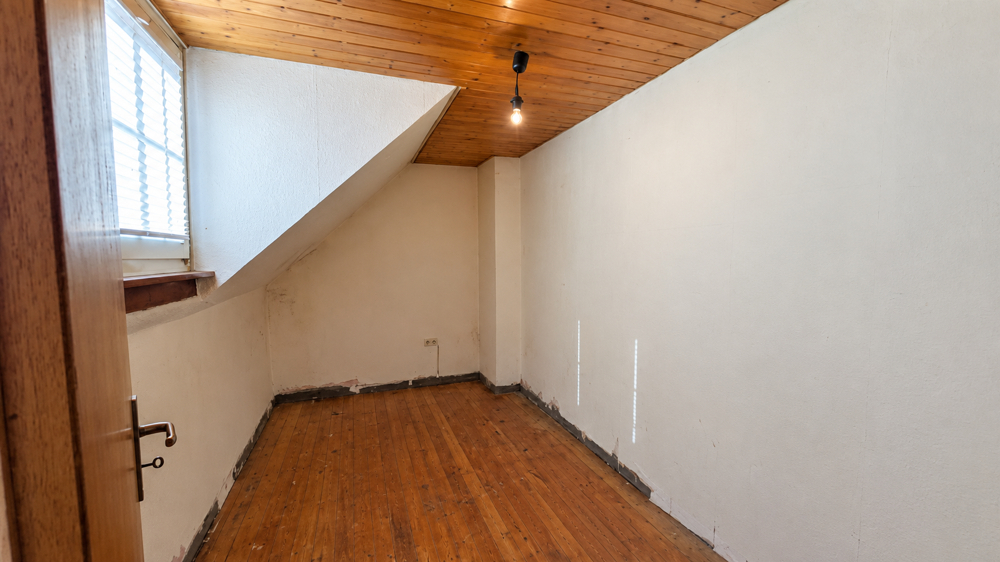 Helles Zimmer im Dachgeschoss