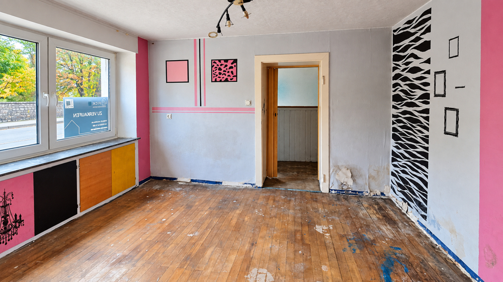Geräumiges Zimmer mit viel Tageslicht
