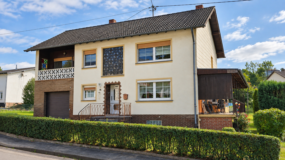 Wohnen mit Freiraum – Balkon und überdachte Terrasse vereint