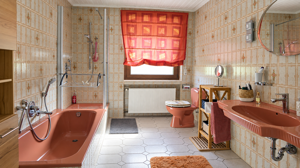 Tageslichtbad mit Badewanne – Raum für entspannte Auszeiten