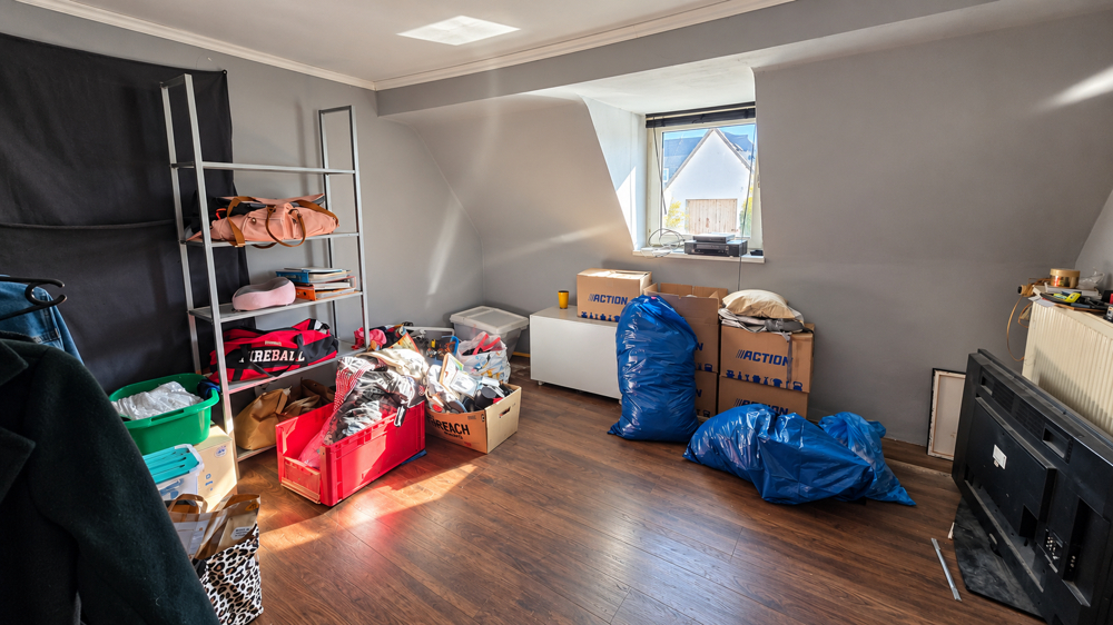 Ein helles Kinderzimmer im Dachgeschoss