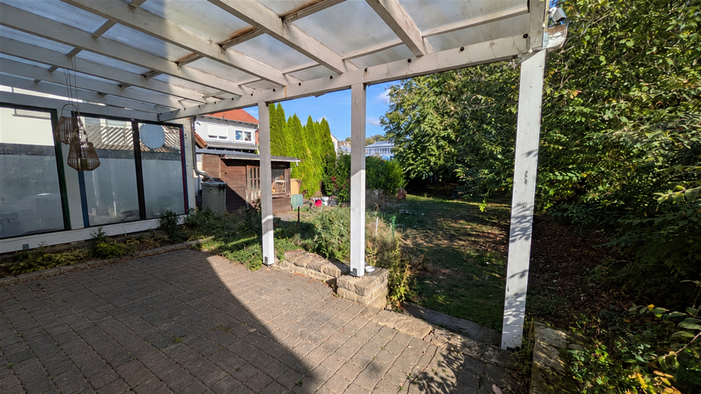 Geschützter Lieblingsplatz mit Blick in den eigenen Garten