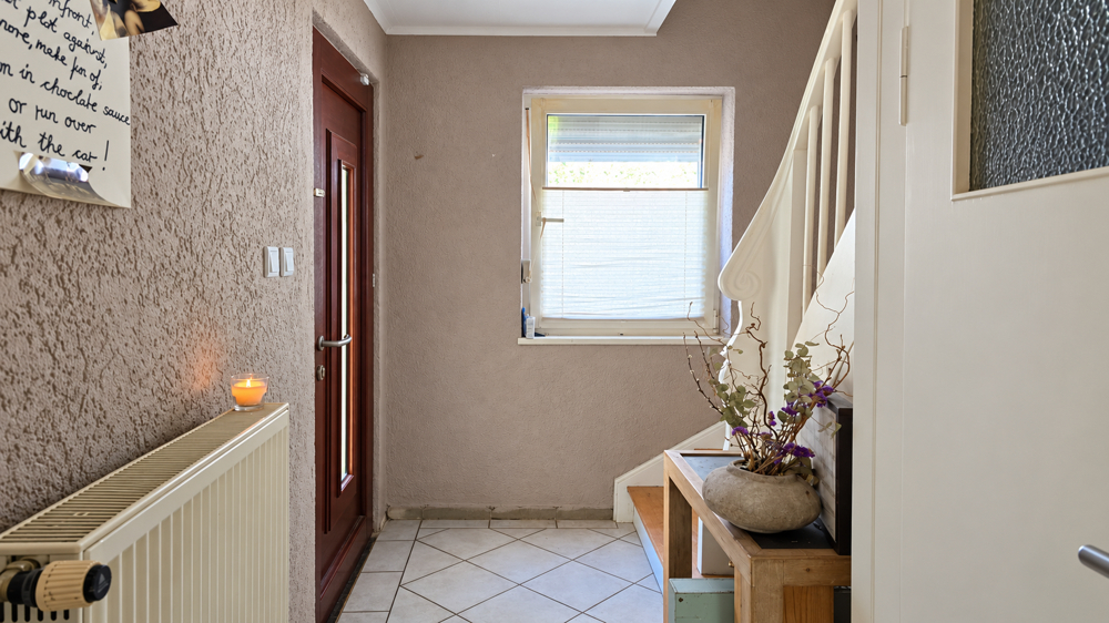 Willkommen zu Hause – freundlicher Eingangsbereich mit Tageslicht
