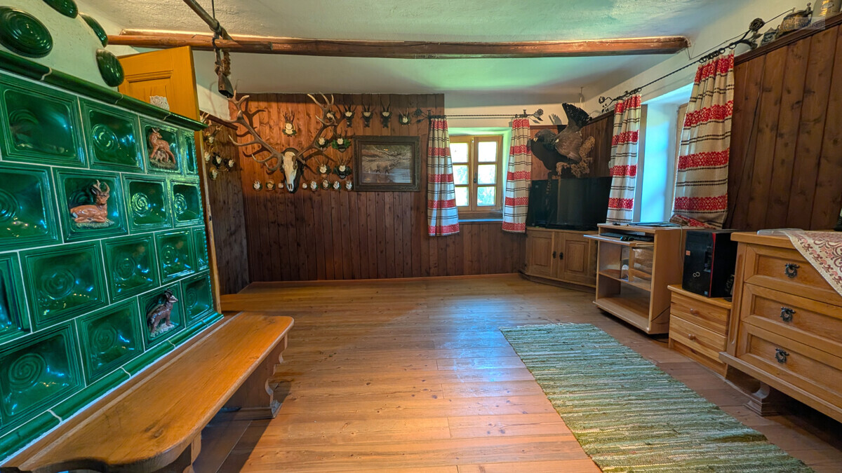 Wohnstube mit Kachelofen