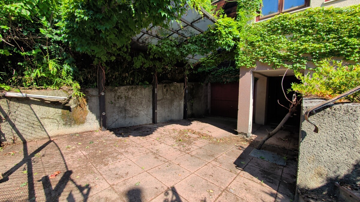 Einfahrt Garage