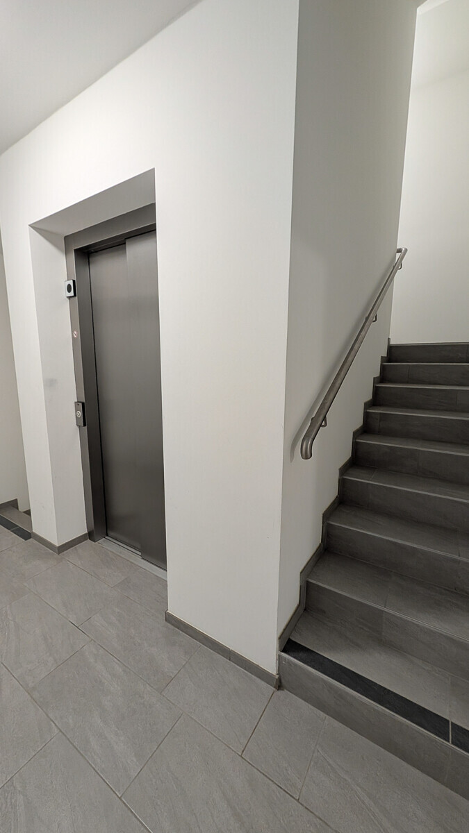 Stiegenhaus // Lift