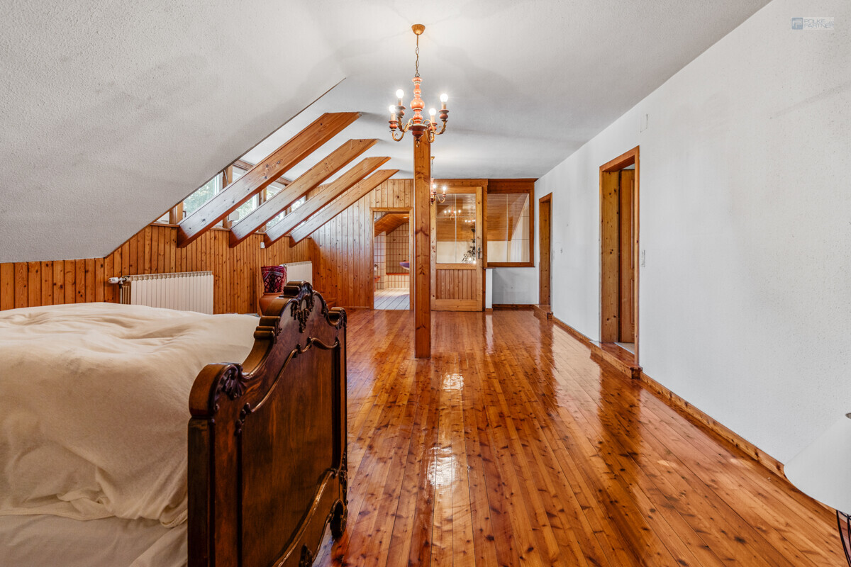 2 Zimmer Obergeschoß