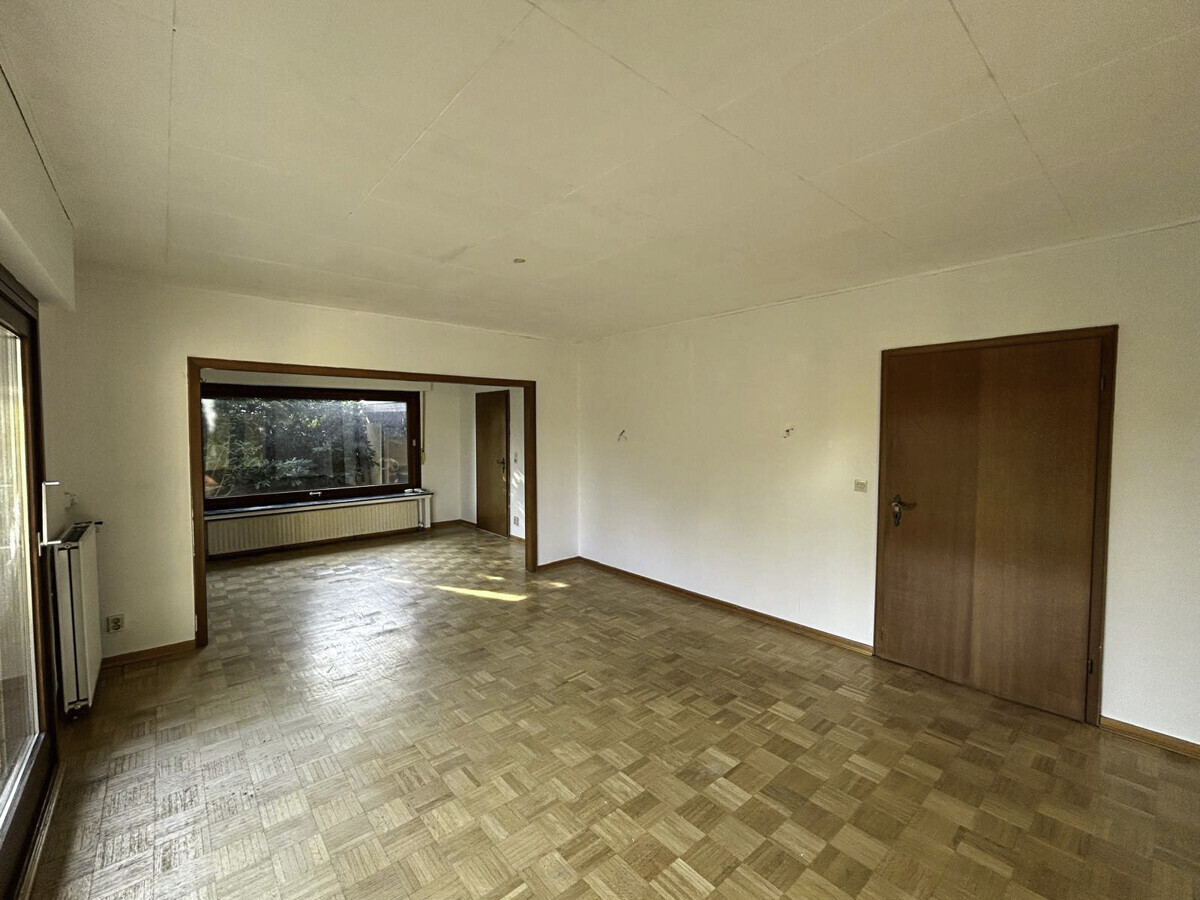Wohnzimmer mit Blick zum Esszimmer