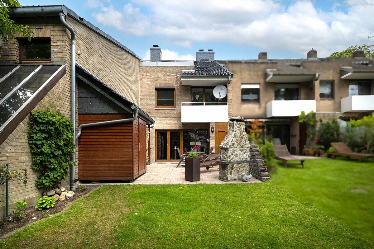 Garten und Hausrückansicht
