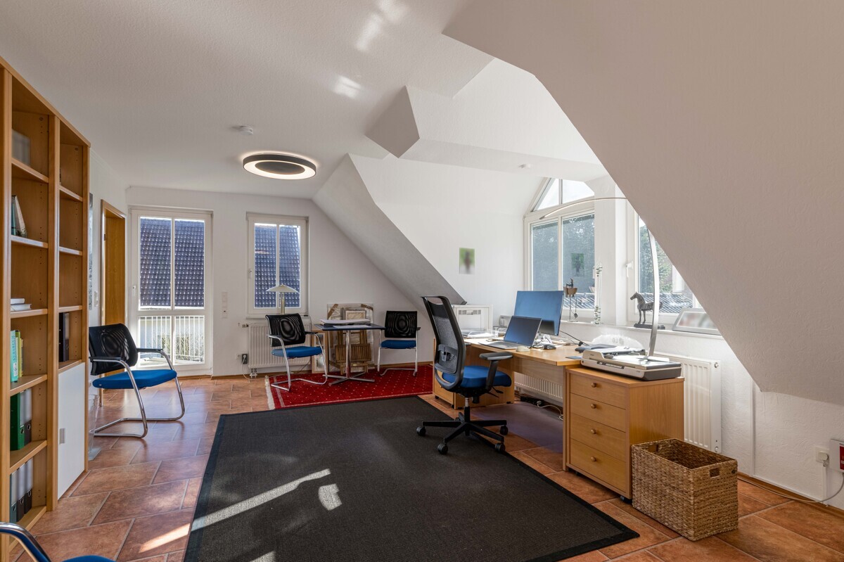 Wohnzimmer mit offener Küche