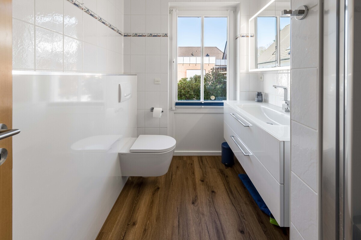 Kinderbad mit Dusche
