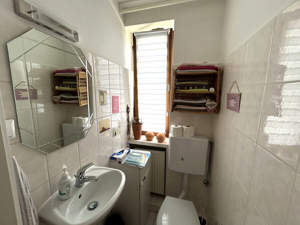 separates WC