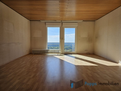 Das sonnige Wohnzimmer mit Terrasse