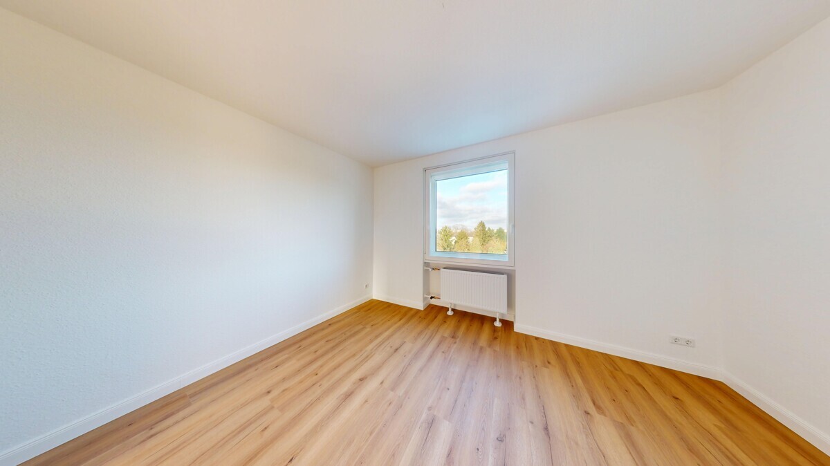 Attraktive Dachgeschosswohnung mit Süd-West Loggia, Einbauküche und Stellpatz! - Photo 3