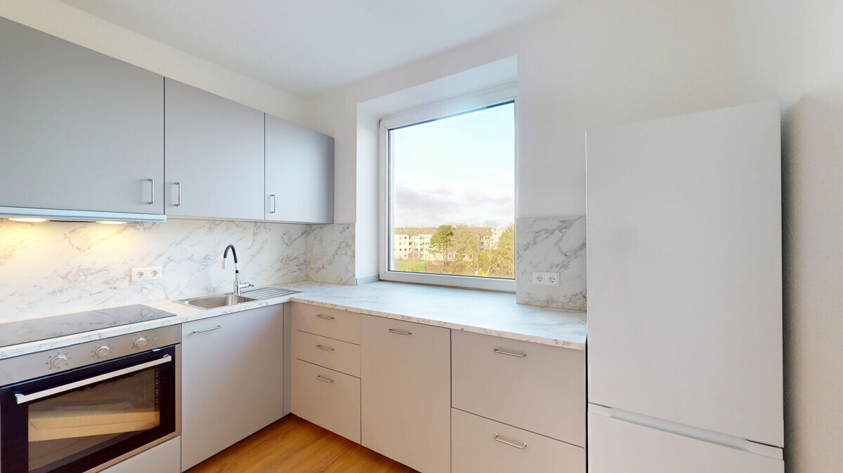 Attraktive Dachgeschosswohnung mit Süd-West Loggia, Einbauküche und Stellpatz! - Photo 5