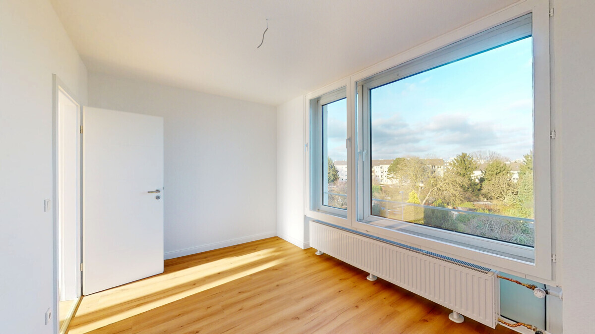 Attraktive Dachgeschosswohnung mit Süd-West Loggia, Einbauküche und Stellpatz! - Photo 4