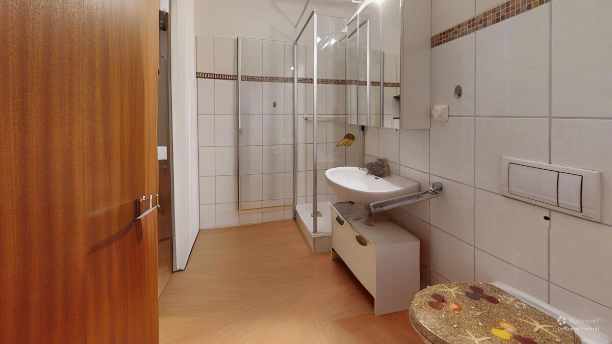 Unterrath: Gut geschnittene Wohnung mit schöner Süd-Terrasse, Einbauküche und Tiefgaragenstellplatz! - Foto 5