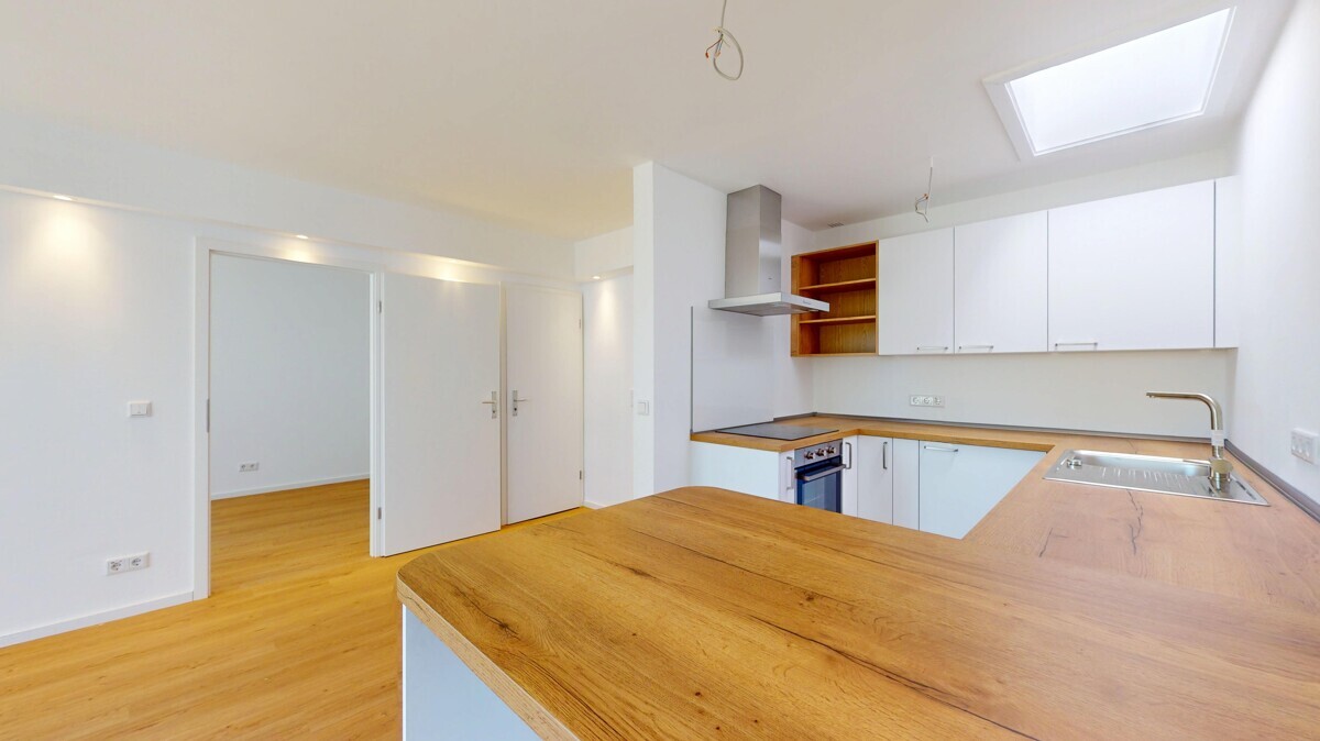 Erstbezug nach Kernsanierung: Charmante Wohnung mit ansprechender Einbauküche und Grünblick! - Foto 3