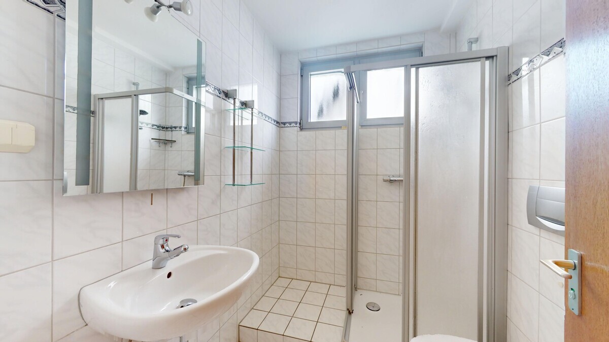 Unterrath: Gut geschnittene 3 Zimmer-Wohnung mit Einbauküche und Balkon! - Photo 3