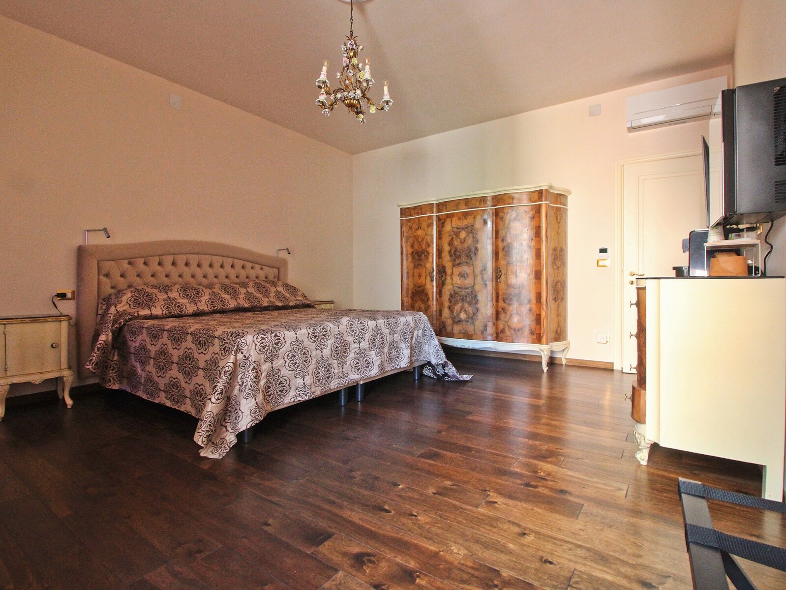 Lucrezia Camera