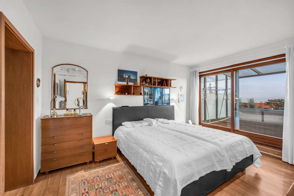 Schlafzimmer mit Dachterrasse