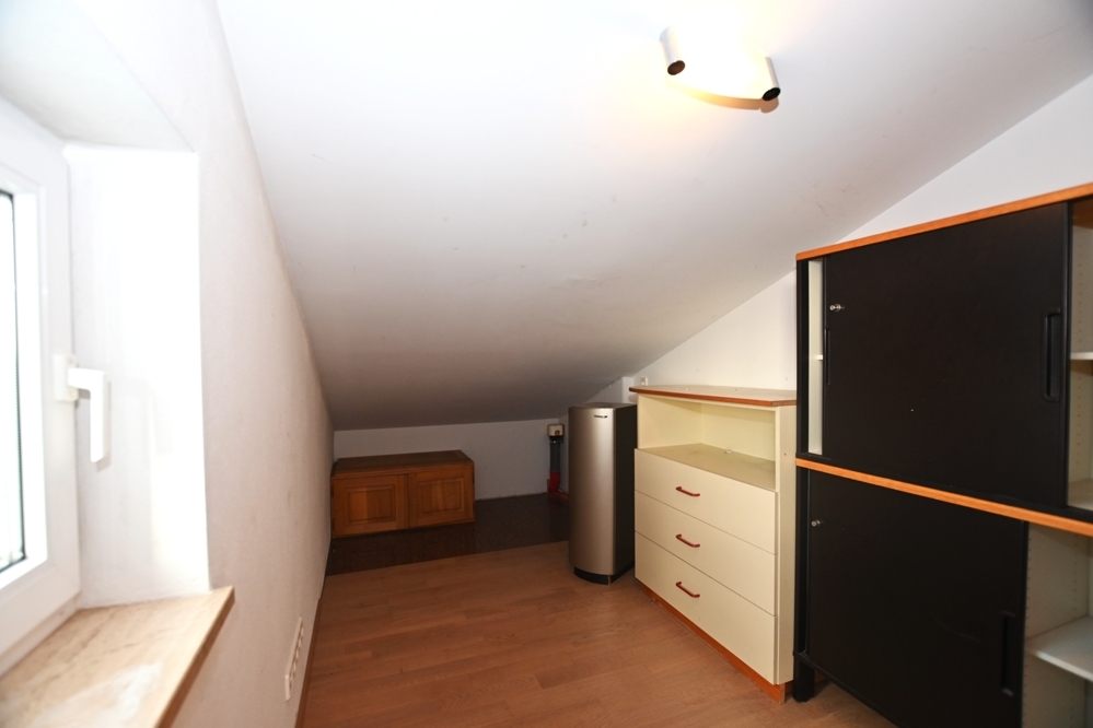Abstellbereich neben Wohnzimmer