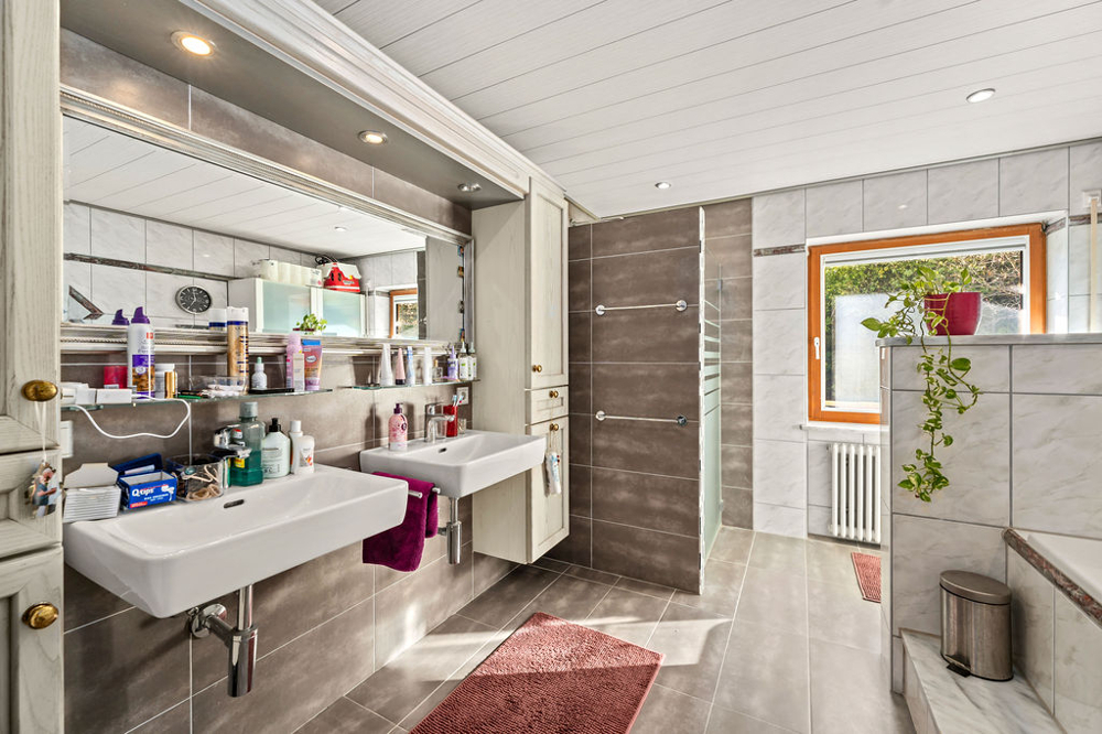 Wohnung OG Badezimmer