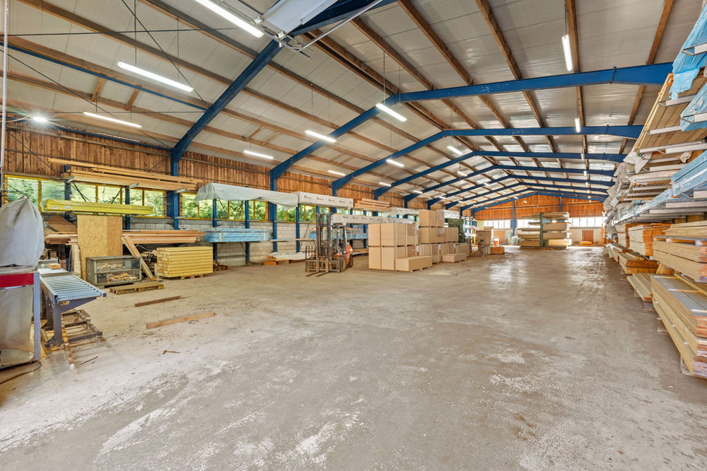 Holzlagerhalle