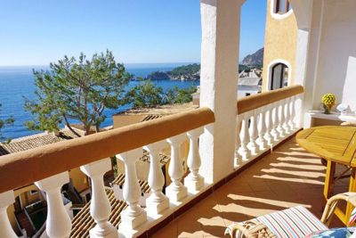 Apartment with sea view in Cala Fornells for sale
