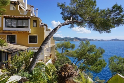 Apartment by the sea in Cala Fornells for sale