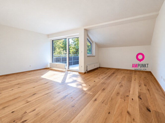 Frisch renoviert in Aigen: 3 Zimmer und eine Loggia mitten im Grün - Bild