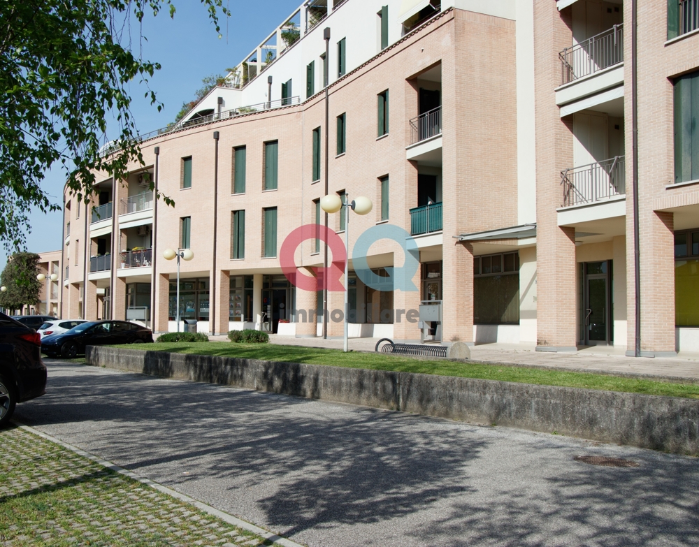 Esterno1