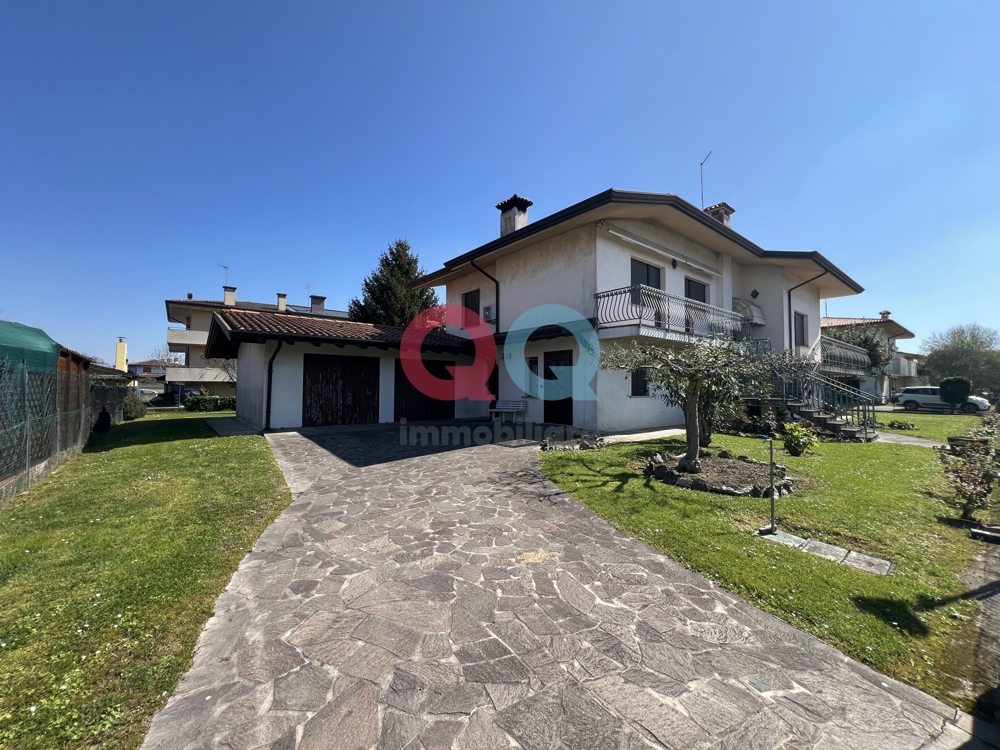 Esterno 1