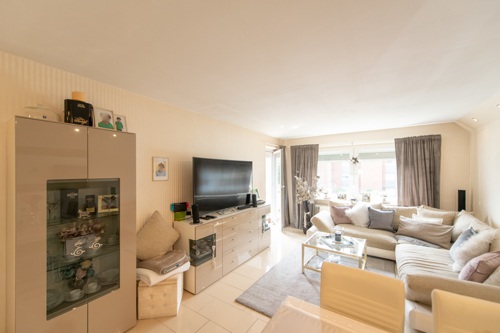 Großes, helles Wohnzimmer