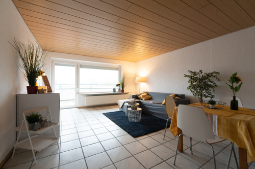 Großzügiges, helles Sonnen-Wohnzimmer