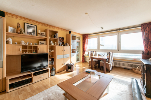 Sonniges, helles Wohnzimmer