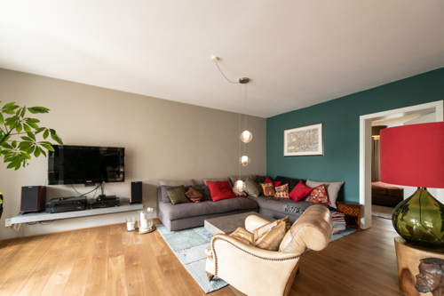 Helles Wohnzimmer mit viel Platz