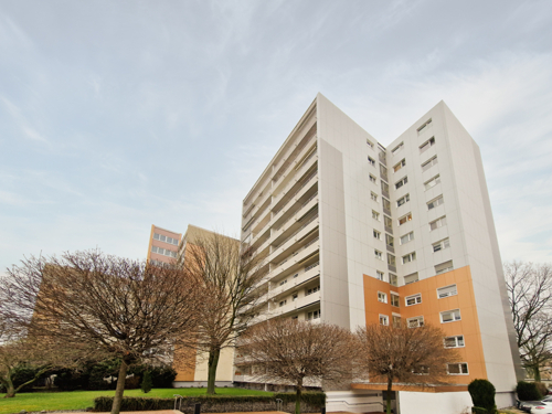 Außenansicht mit Grünanlage