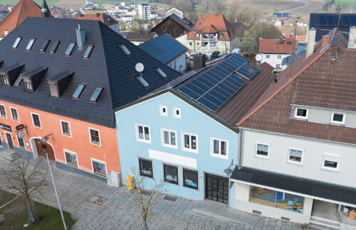 Luftbild Titelbild Vorderseite mit PV