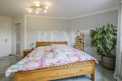 Schlafzimmer mit sep. Ankleide EG