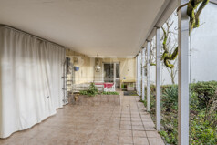 Überdachte Terrasse EG