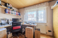 Kinderzimmer / Büro EG