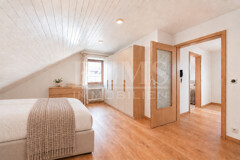 Schlafzimmer DG - KI erstellt