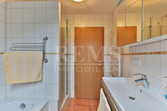 Badezimmer 1. DG