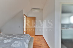 Schlafzimmer 2. DG