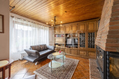Wohnzimmer mit Kamin
